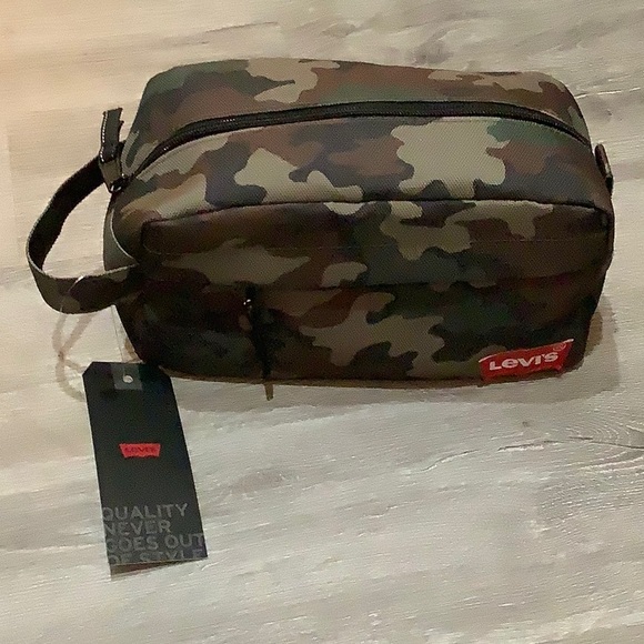 Levi's Other - Levi's Camouflage Men's toiletries Bag